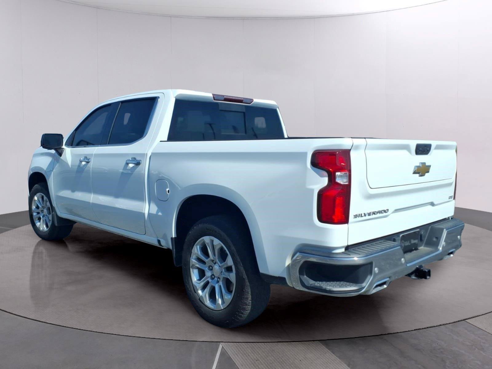 Used 2023 Chevrolet Silverado 1500 LTZ w/ LTZ Premium Package AWD/4WD image 3