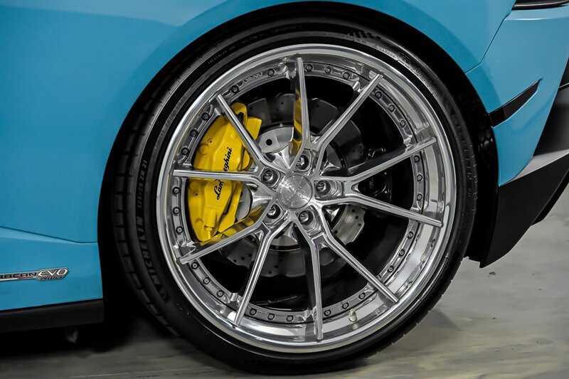 Used 2021 Lamborghini Huracan EVO RWD image 9