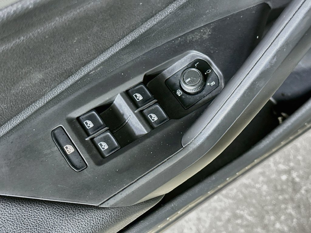 Used 2020 Volkswagen Jetta R-Line FWD image 22