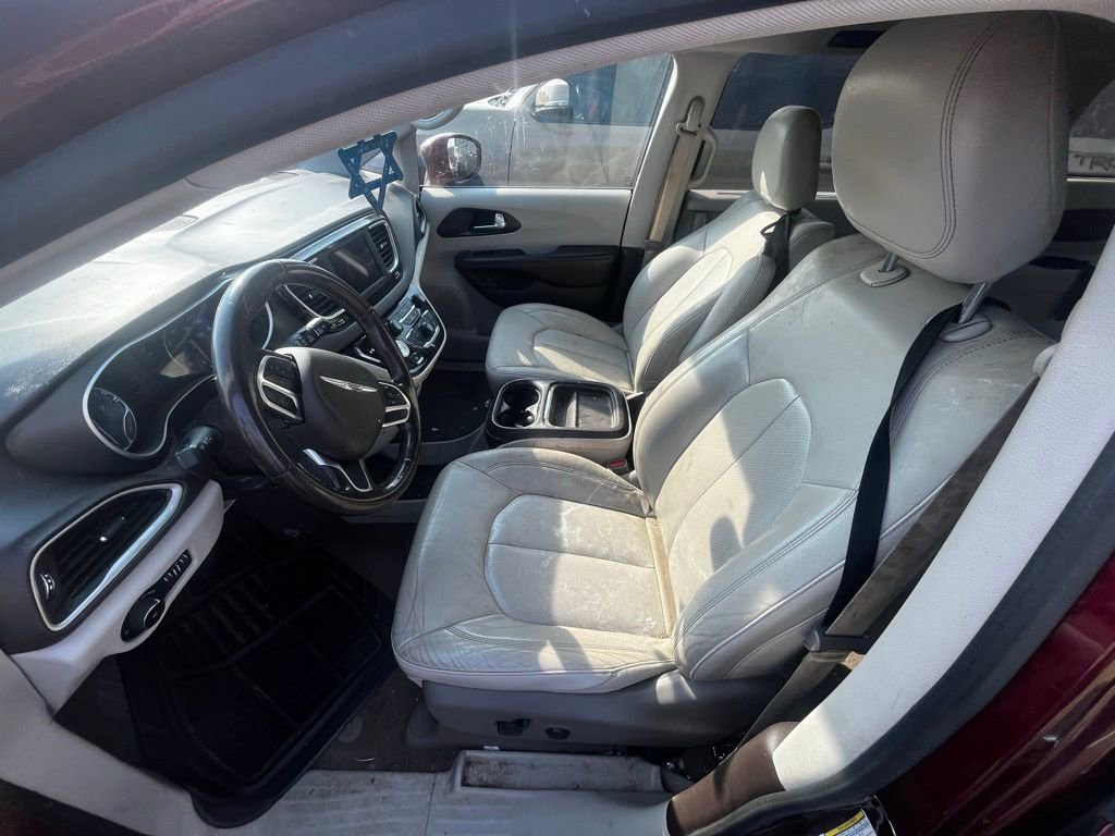 Used 2020 Chrysler Pacifica Touring-L image 10