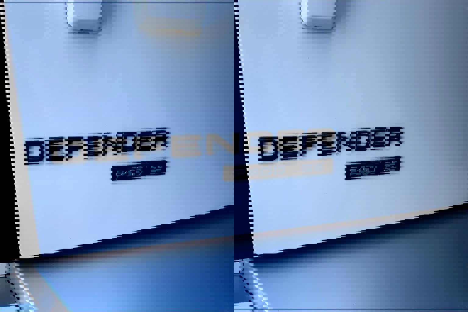 Used 2020 Land Rover Defender 110 SE image 27