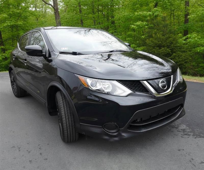 Used 2018 Nissan Rogue Sport S AWD/4WD image 2