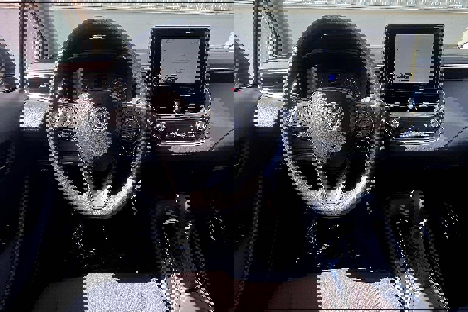 Used 2025 Toyota Corolla LE image 6