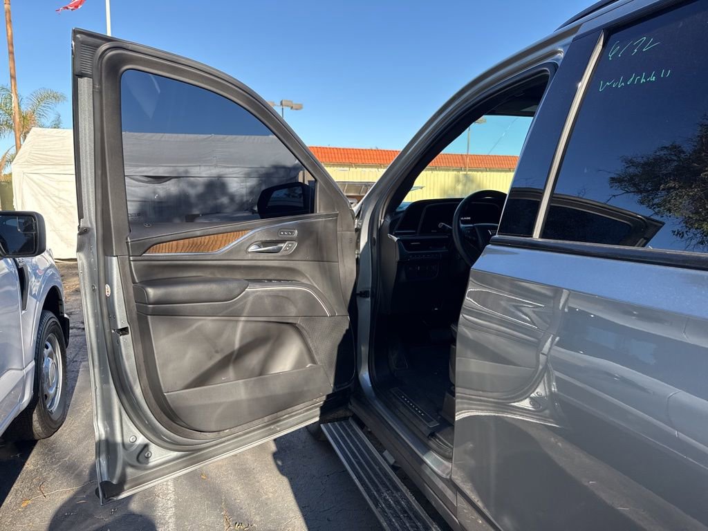 Used 2023 Cadillac Escalade Sport Platinum image 4