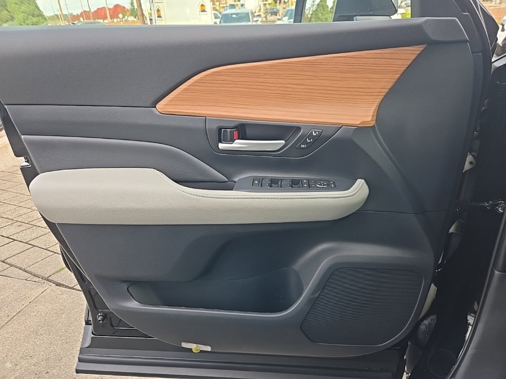 New 2026 Toyota Grand Highlander AWD image 18