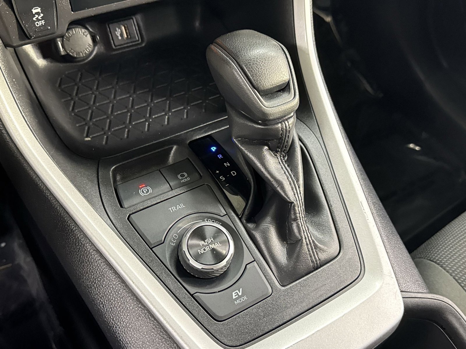 Used 2025 Toyota RAV4 LE AWD/4WD image 34