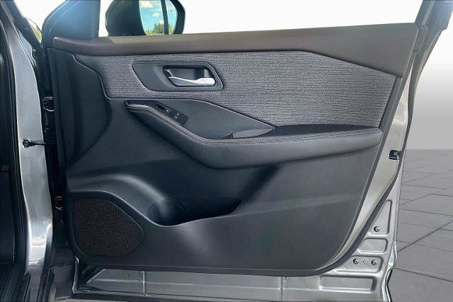 Certified 2022 Nissan Rogue SV FWD image 22
