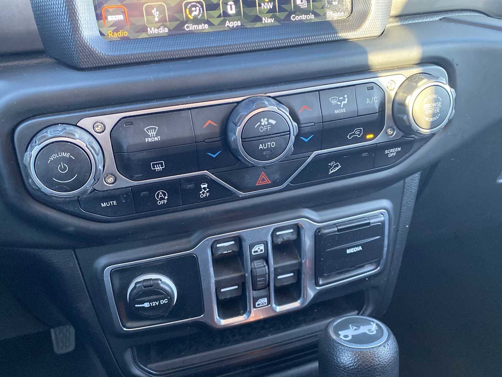 Used 2018 Jeep Wrangler Unlimited Sahara image 20