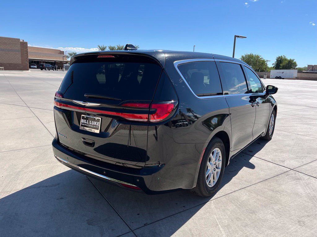Used 2026 Chrysler Pacifica Select FWD image 7