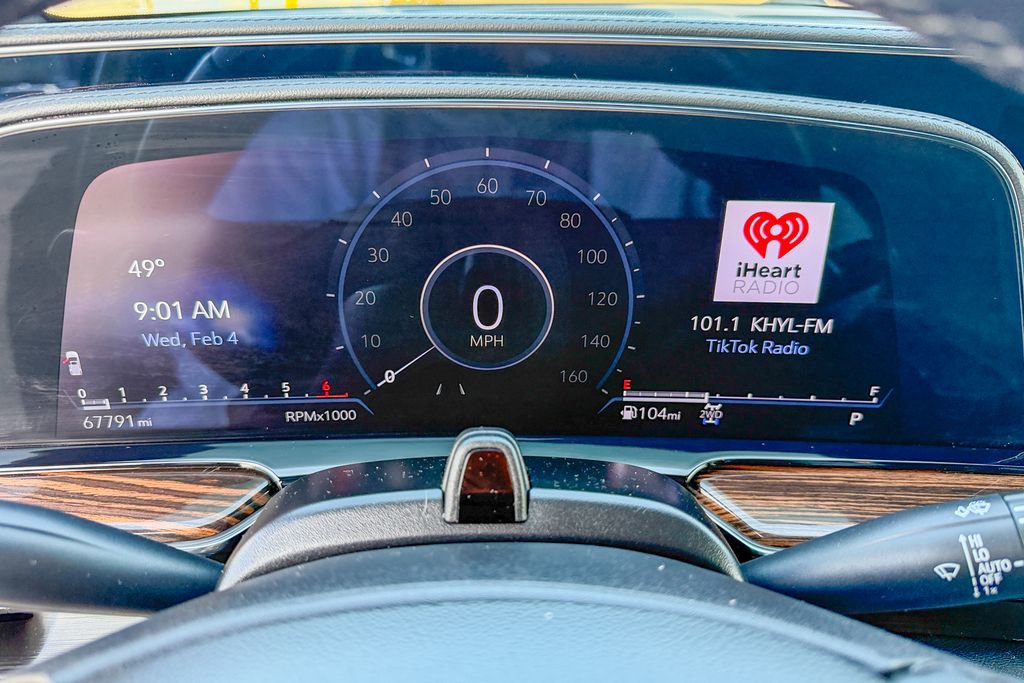 Used 2023 Cadillac Escalade Premium Luxury image 16