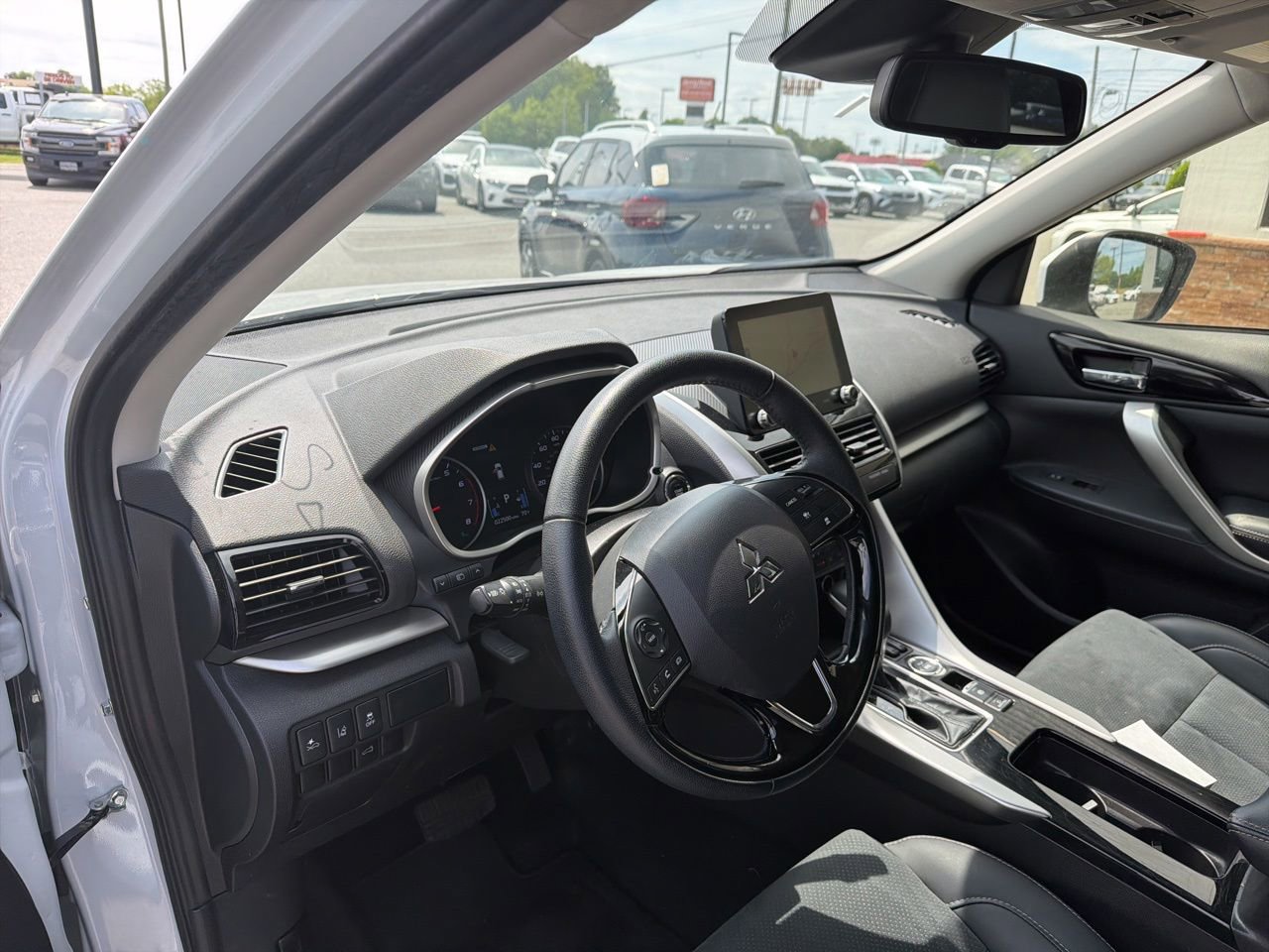 Used 2025 Mitsubishi Eclipse Cross SE AWD/4WD image 4