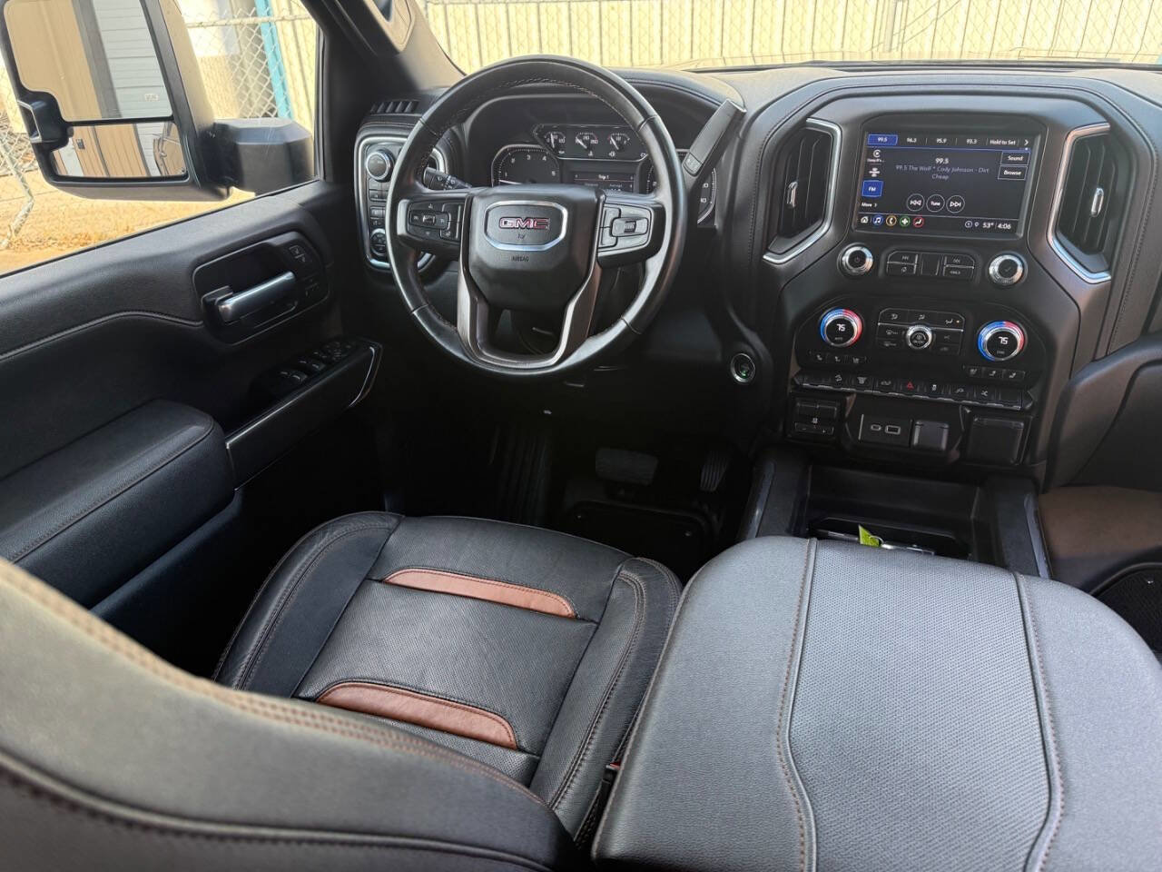 Used 2023 GMC Sierra 2500 AT4 image 31