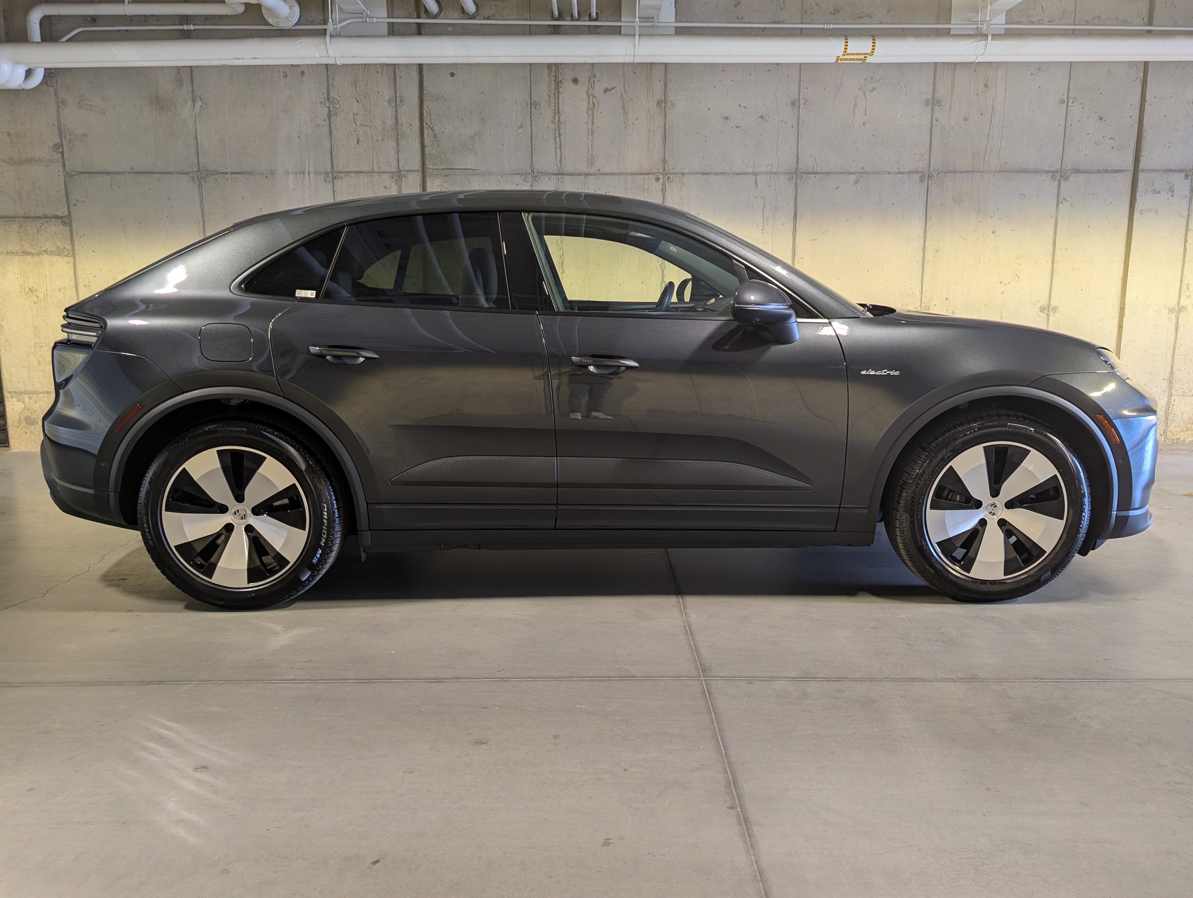 Certified 2025 Porsche Macan Electric image 10