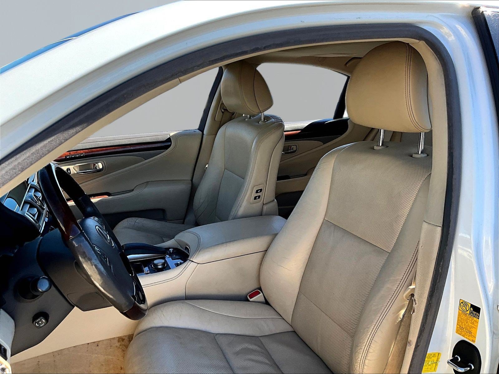Used 2013 Lexus LS 460 AWD w/ Comfort Pkg image 21