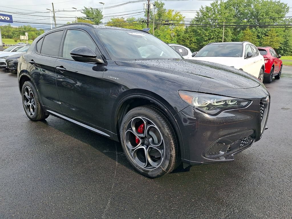 New 2026 Alfa Romeo Stelvio Sprint AWD/4WD image 2