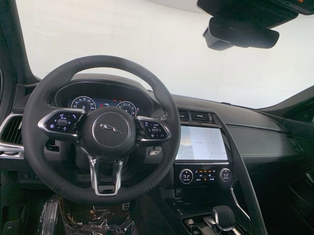 Used 2024 Jaguar E-PACE R-Dynamic SE image 39