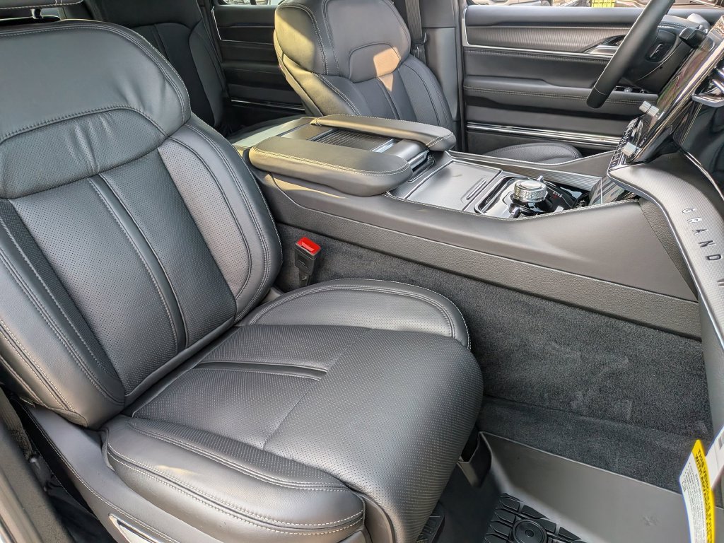 New 2026 Jeep Grand Wagoneer Summit w/ Premium Group III AWD/4WD image 31