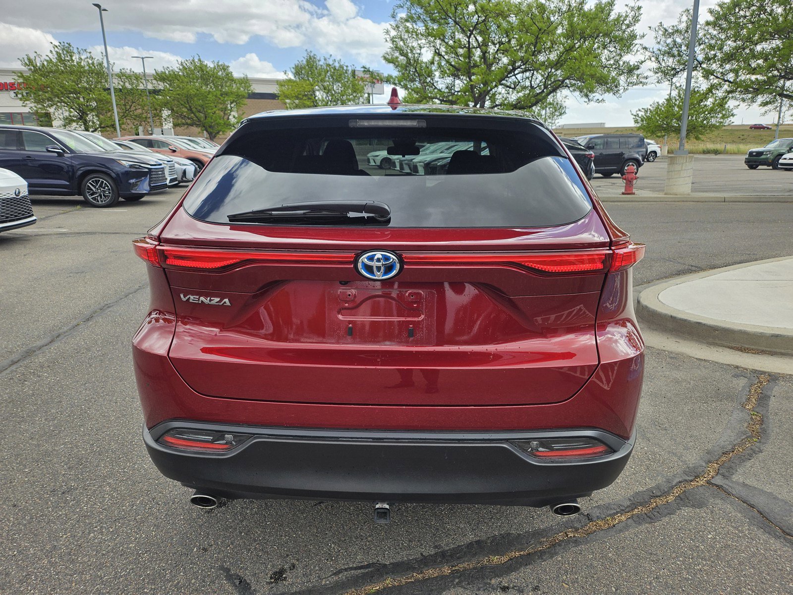 Used 2023 Toyota Venza LE image 7