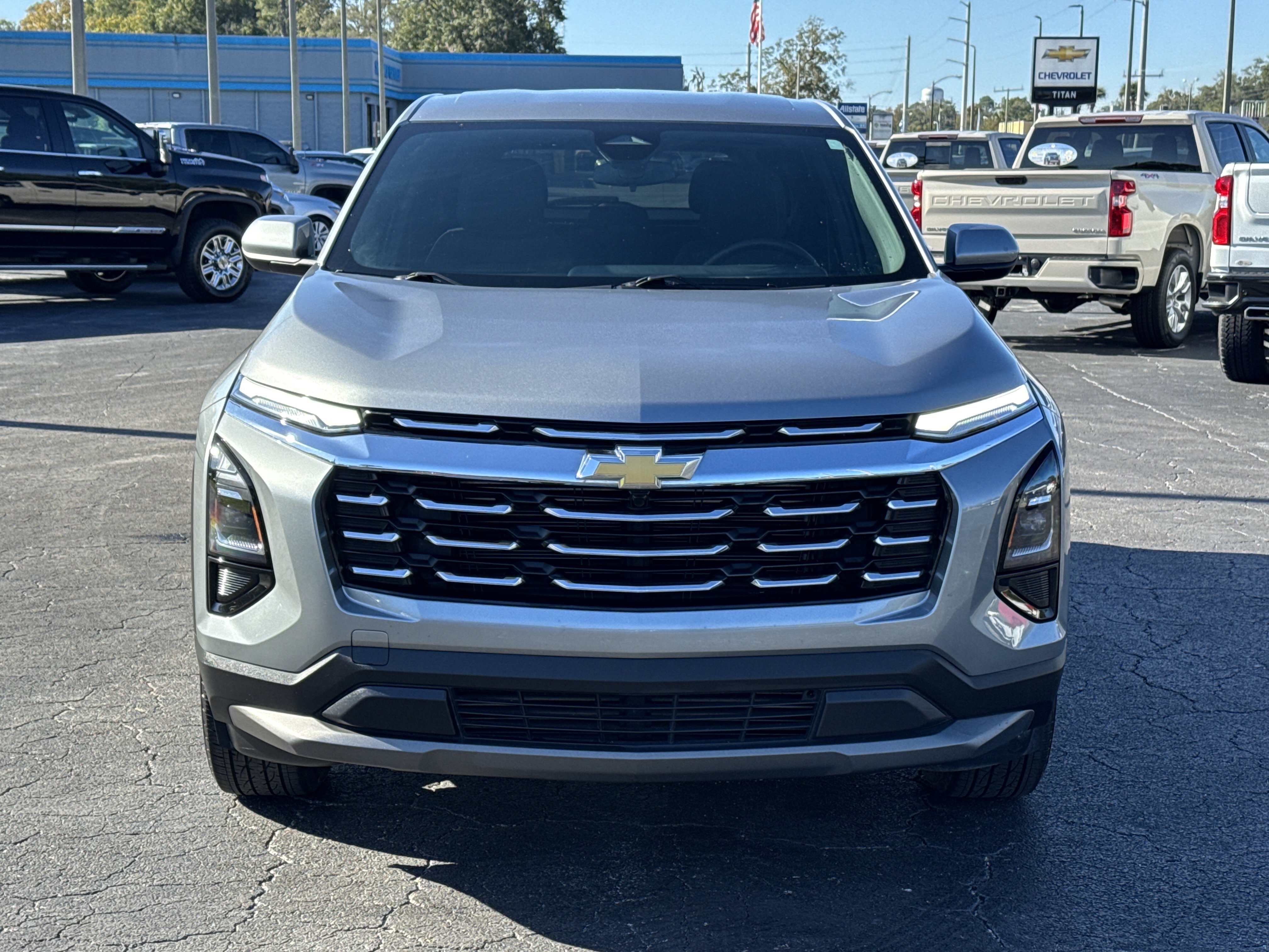 Used 2025 Chevrolet Equinox LT FWD image 4