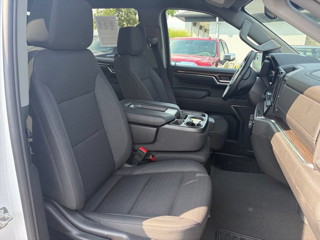 Used 2024 Chevrolet Silverado 1500 LT AWD/4WD image 31