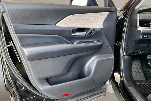 Used 2024 Toyota Grand Highlander AWD image 17
