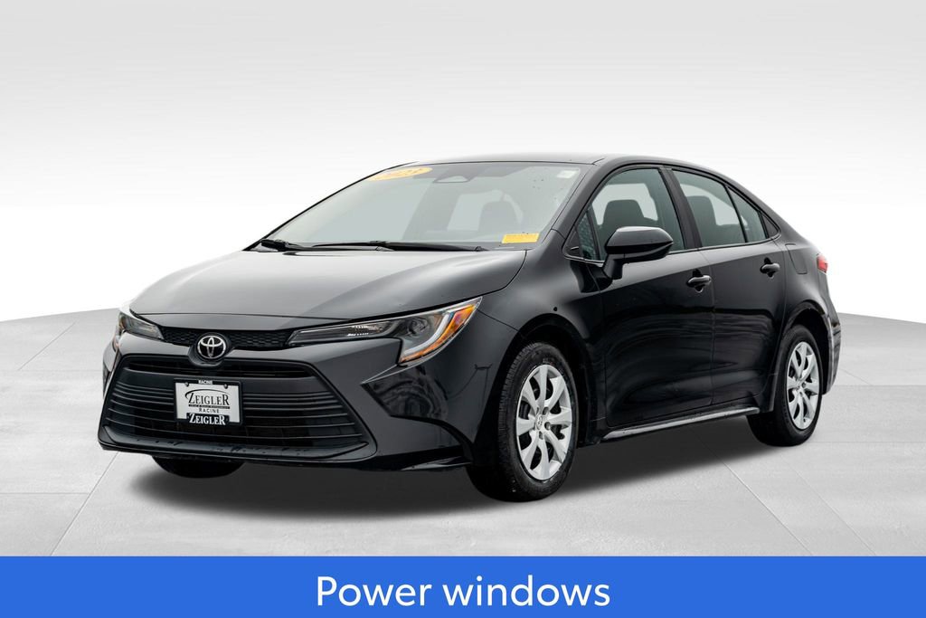 Used 2023 Toyota Corolla LE image 3