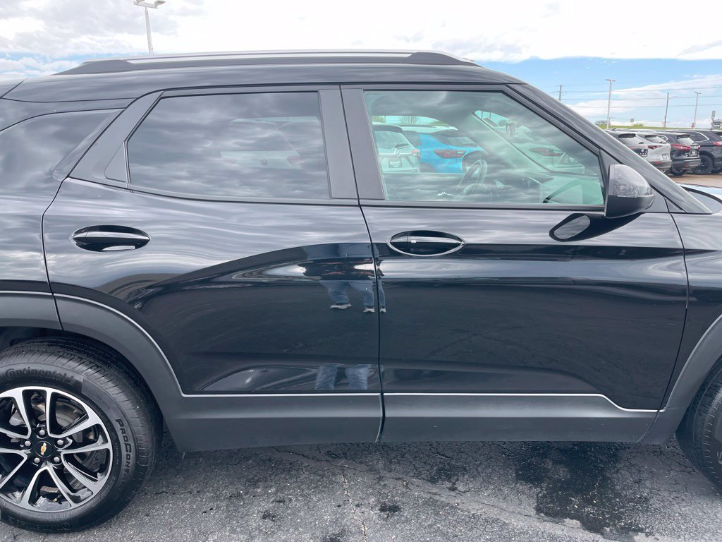 Used 2025 Chevrolet TrailBlazer LT AWD/4WD image 33