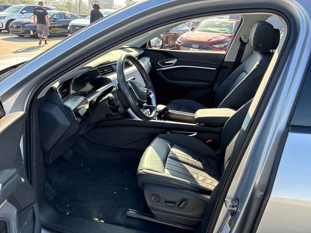 Used 2022 Audi e-tron Premium w/ Convenience Plus Package image 9
