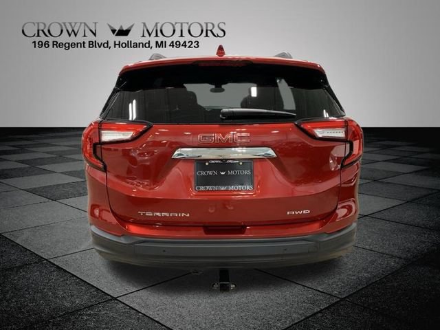 Used 2022 GMC Terrain SLE w/ Driver Convenience Package AWD/4WD image 4