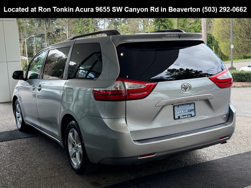 Used 2017 Toyota Sienna LE image 5