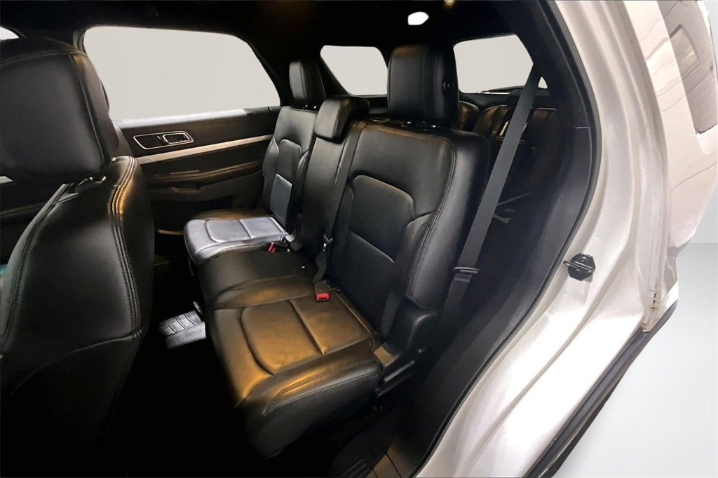 Used 2016 Ford Explorer XLT w/ Equipment Group 202A image 22