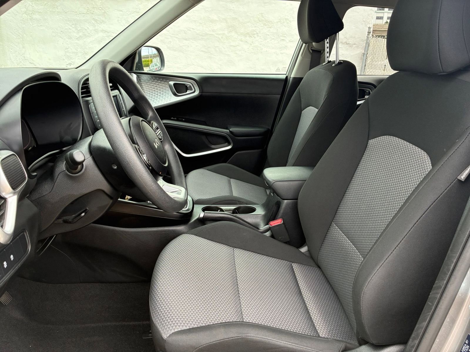 Used 2025 Kia Soul LX w/ LX Technology Package image 24