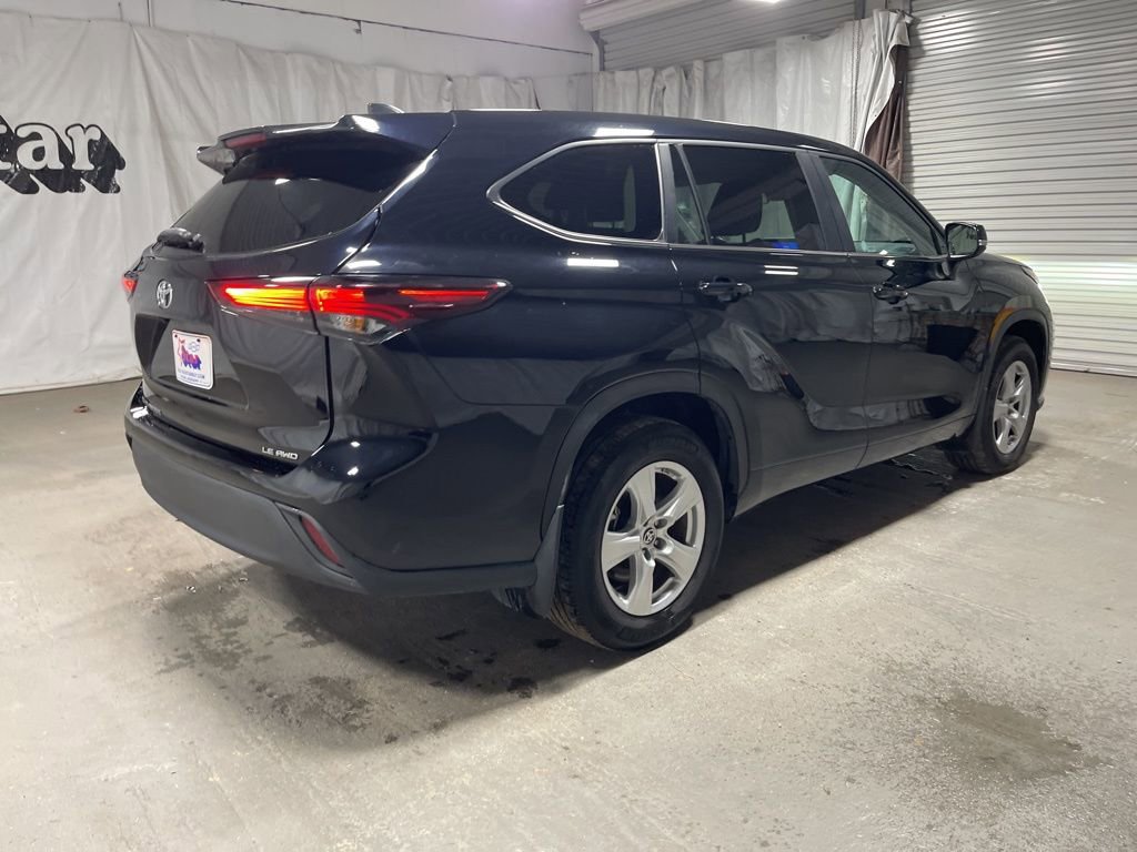 Used 2024 Toyota Highlander XLE image 7
