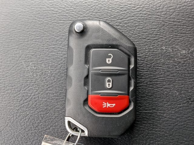 Used 2022 Jeep Wrangler Unlimited Sahara AWD/4WD image 28
