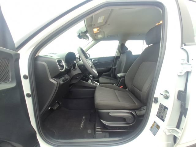 Used 2023 Hyundai Venue SE image 9