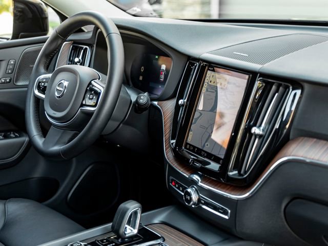 Used 2024 Volvo XC60 T8 Plus w/ Climate Package image 29