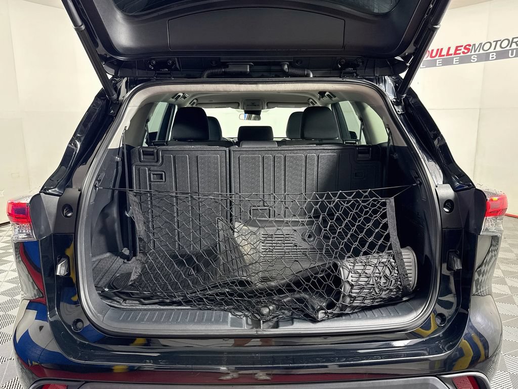 Used 2021 Toyota Highlander LE AWD/4WD image 24