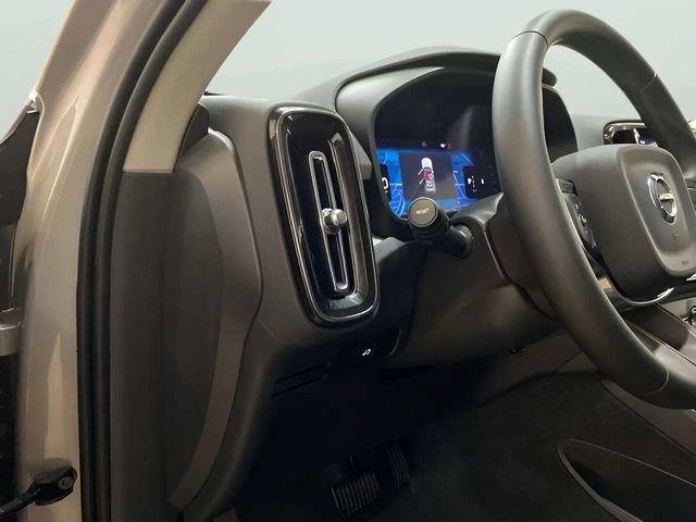 Used 2025 Volvo XC40 B5 Plus AWD/4WD image 30