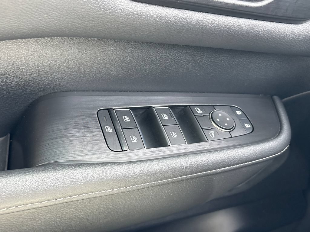 Used 2025 Nissan Armada SV RWD image 11