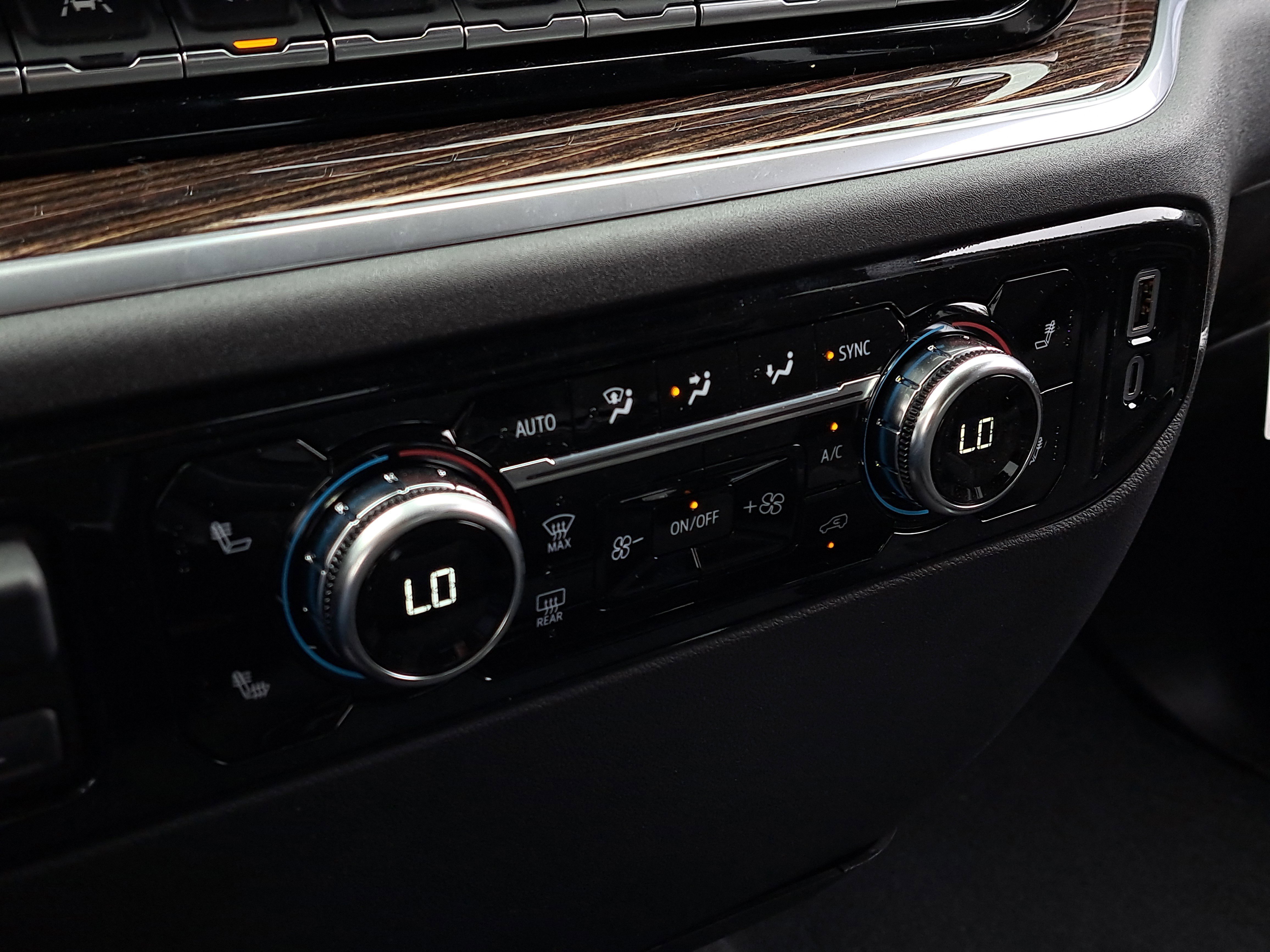 New 2025 GMC Sierra 1500 Elevation w/ LPO, Elevation Black Package image 31