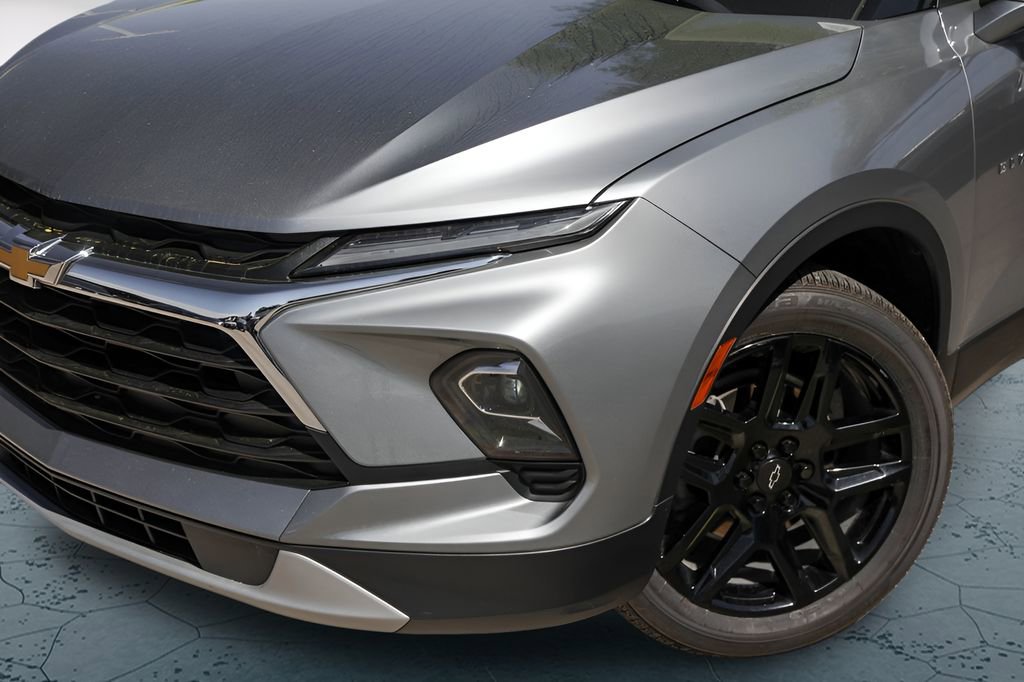 Used 2023 Chevrolet Blazer LT w/ Driver Confidence Package FWD image 3