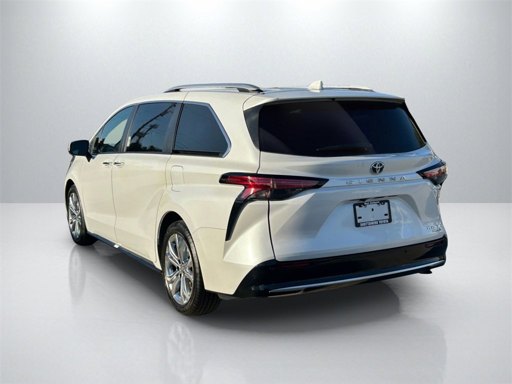 Used 2023 Toyota Sienna Platinum image 7