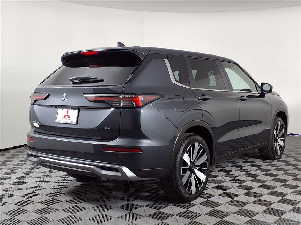New 2025 Mitsubishi Outlander SE image 27