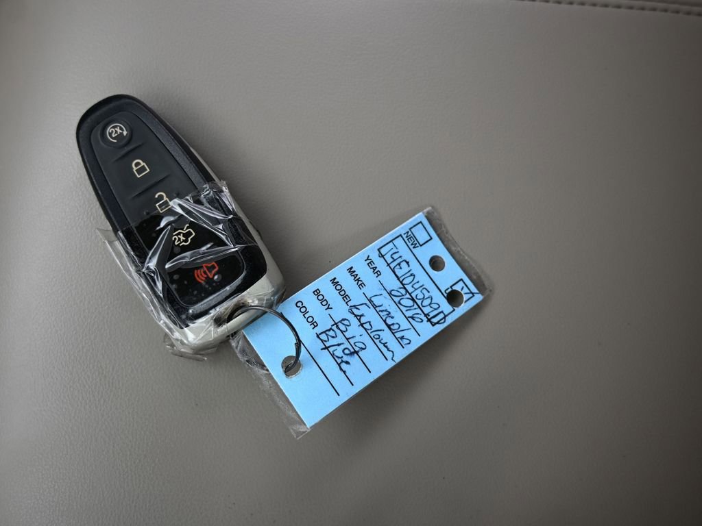 Used 2016 Lincoln Navigator Select image 21