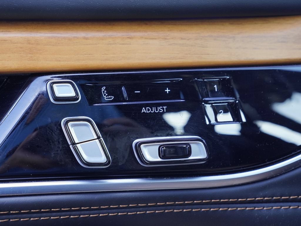 Certified 2024 Jeep Grand Wagoneer L Series III AWD/4WD image 12