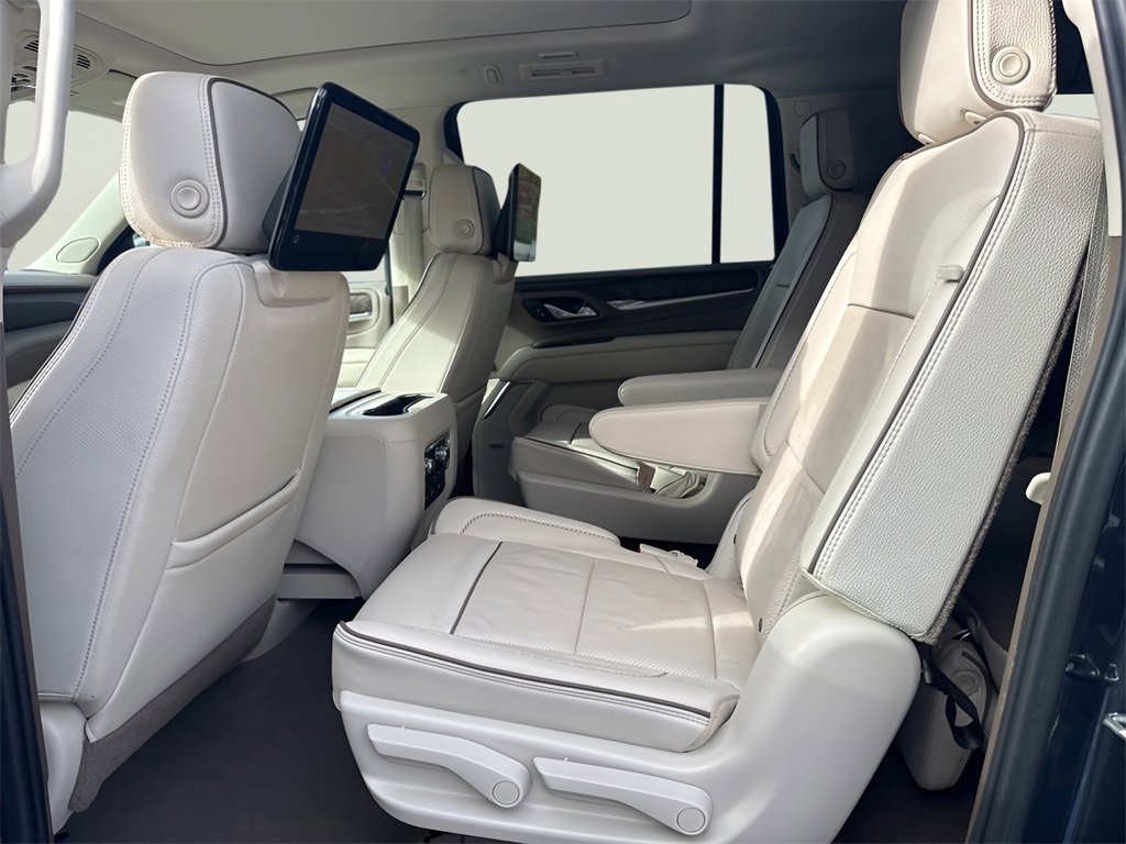 Used 2021 GMC Yukon XL Denali w/ Denali Premium Package image 18