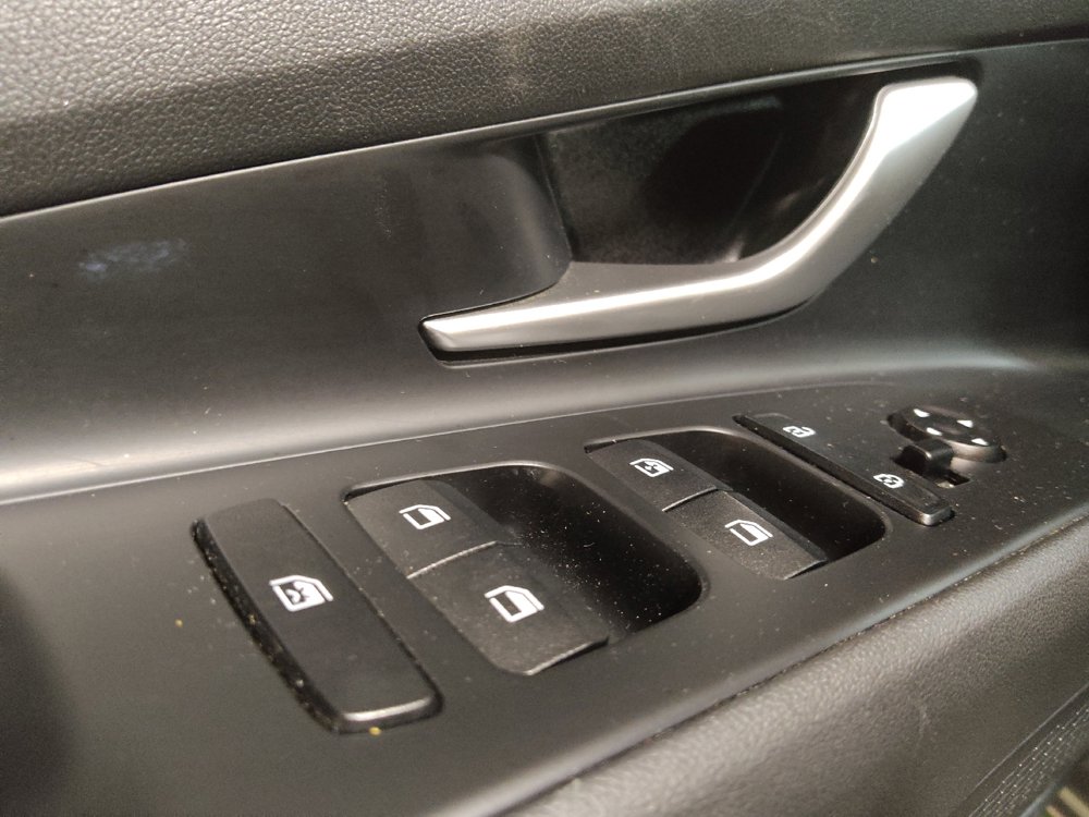 Used 2025 Hyundai Elantra SEL FWD image 27