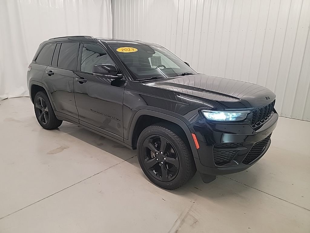 Used 2023 Jeep Grand Cherokee Altitude image 7