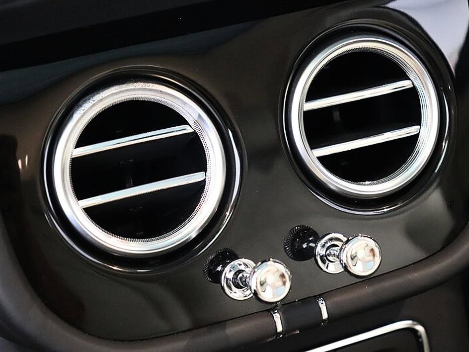 Used 2019 Bentley Bentayga AWD/4WD image 27