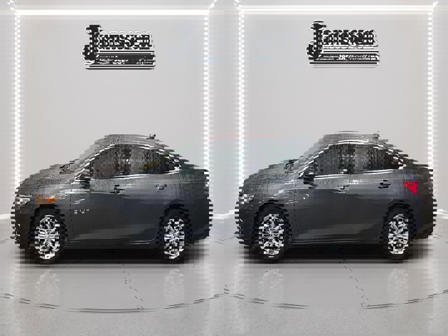 Used 2018 Chevrolet Malibu LT image 2